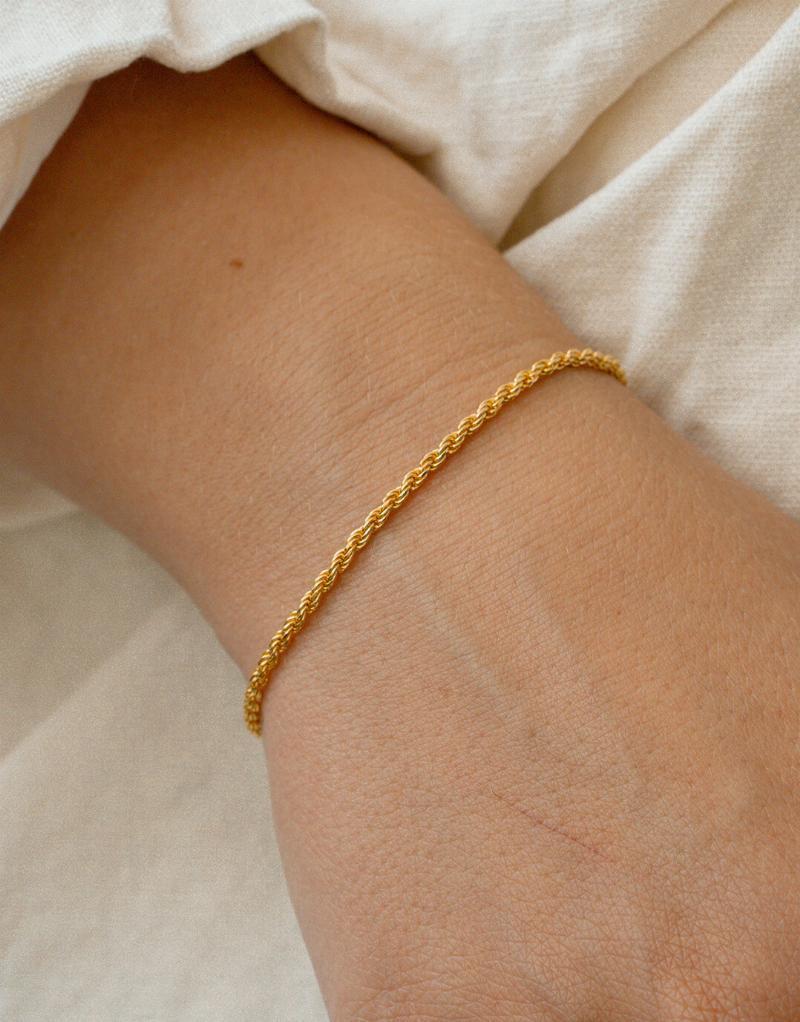 Aya – Guldarmbånd til kvinder