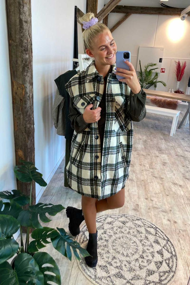 Global Funk - Oversize Vest - Maline Tekla - Creme Grøn Tern