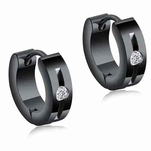 Elegant ørering i sort stål med CZ-sten - 1 stk.
