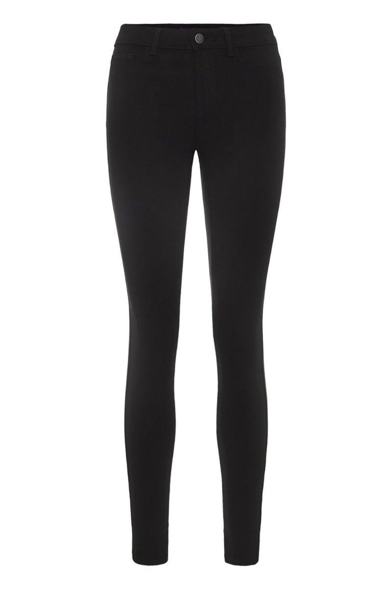 Pieces - Perfekte Jeans - Mid Waist - Sorte 2 For 395 Kr.