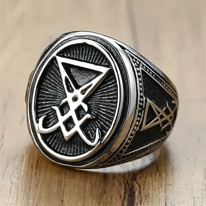 Lucifer Ring i Rustfri Stål - Stilfuld Herresmykke