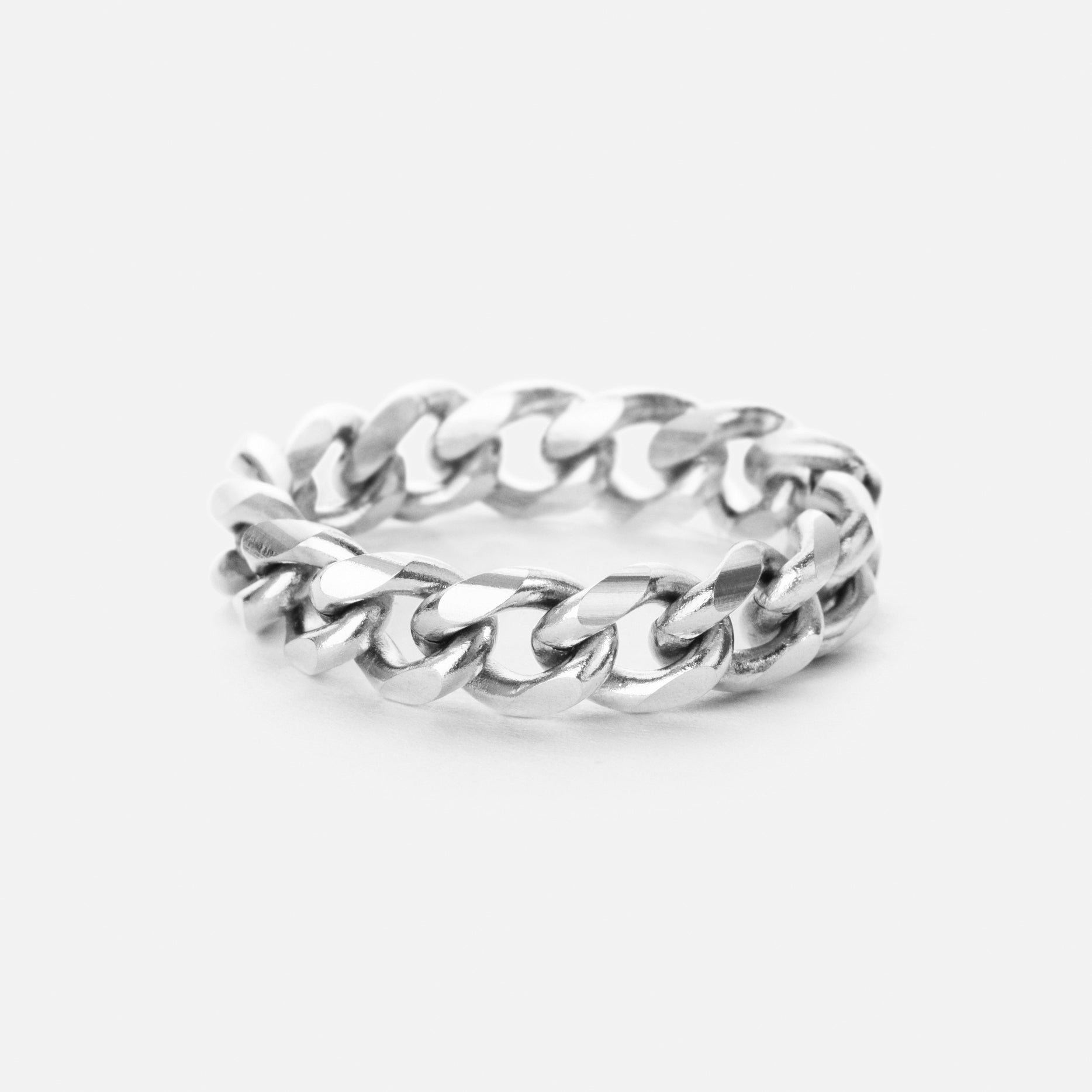 Sølvfarvet Panser Facet Ring - Et luksuriøst statement-smykke