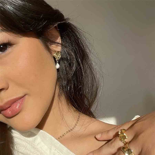 Agnes ørering i forgyldt sterlingsølv med perler