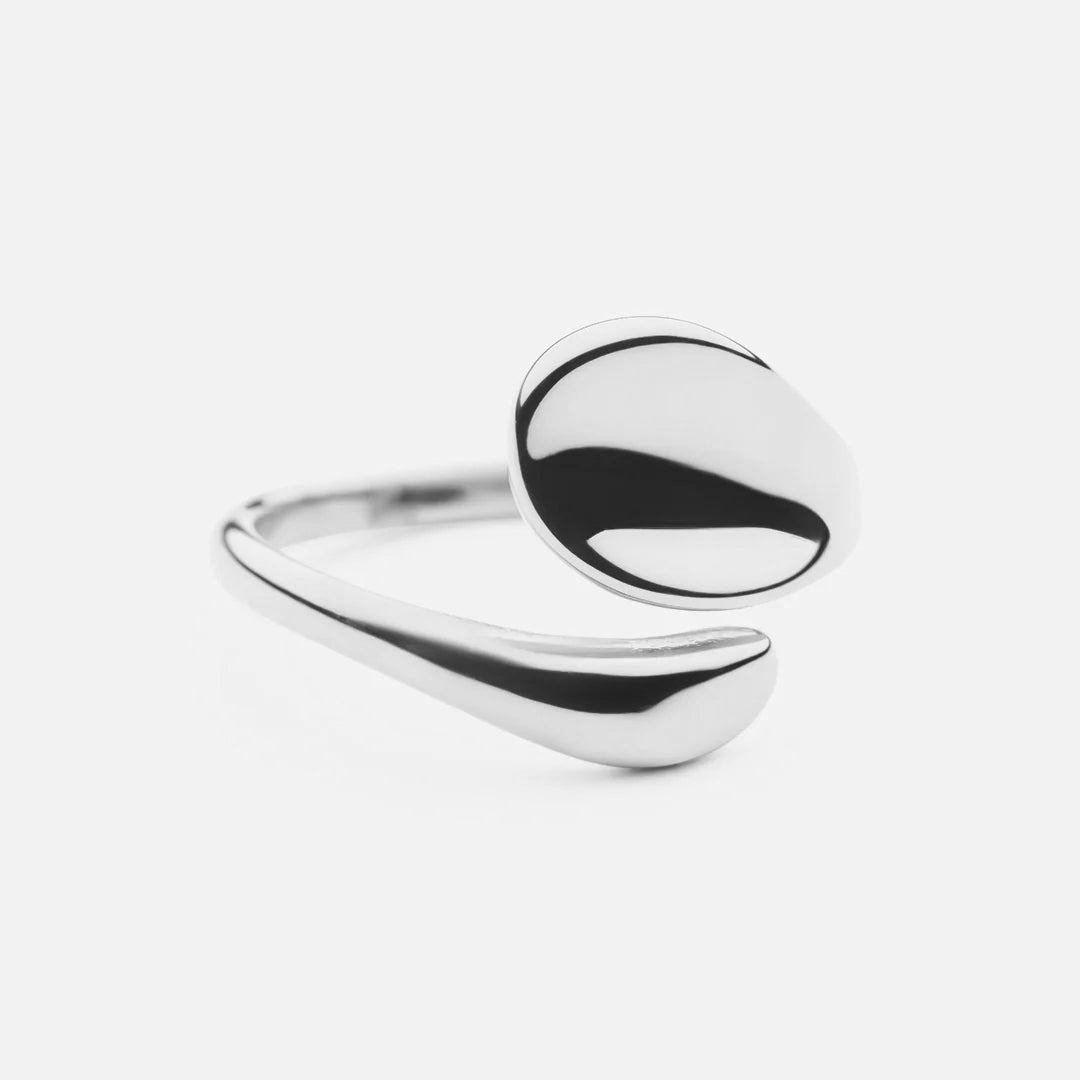 Sølvfarvet Flow Ring - Elegance og Skønhed i Ét Smykke