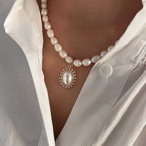 Agnes Halskæde med Shell Perler og Forgyldt Sølv