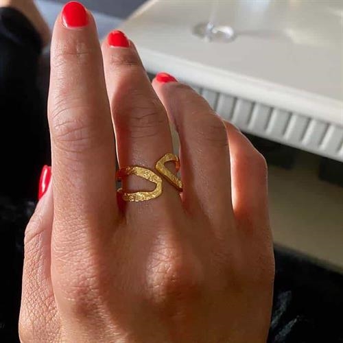 Eirene Justerbar Ring i Guld - Elegance til Ethvert Look