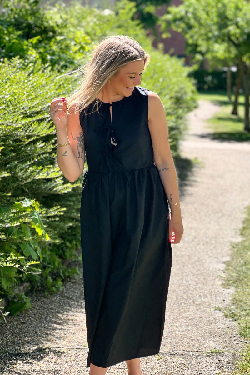 Sisters Point - Sommerkjole med Sløjfer og Peblumeffekt