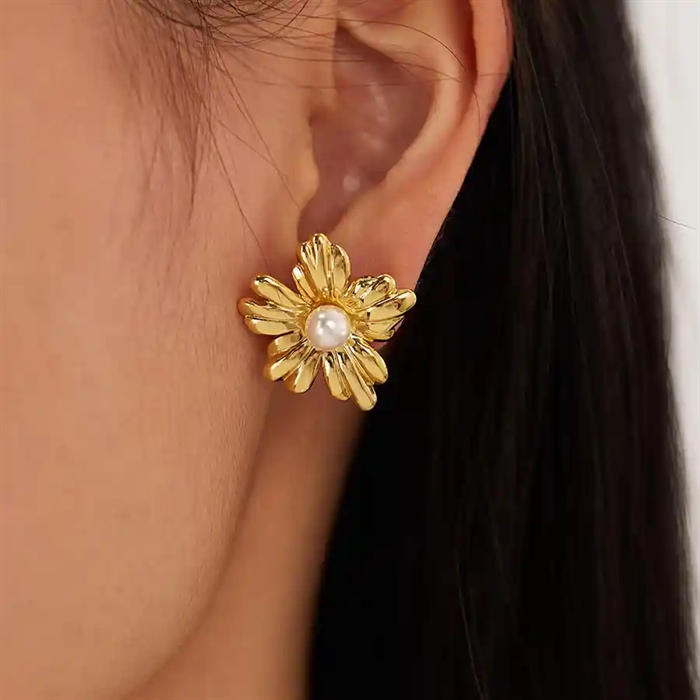 Blomst med Perle Ædelstål Ørering - Tidløs Elegance