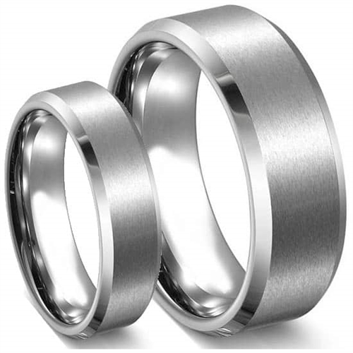 Elegant forlovelsesring i ædelstål – perfekt gaveidé