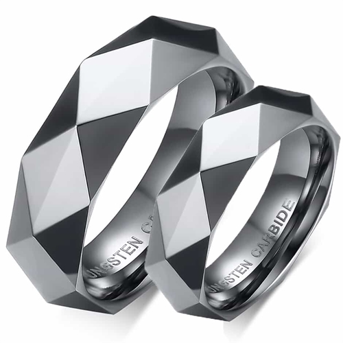 Faceteret Tungstenring med Glans - Eksklusiv Smykkeoplevelse