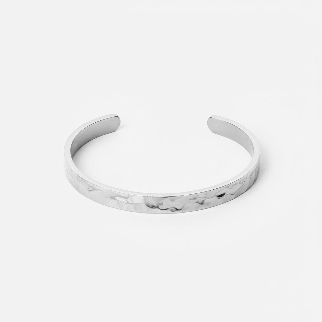 Hammered Bangle i Sølvfarve fra Josephine Nord