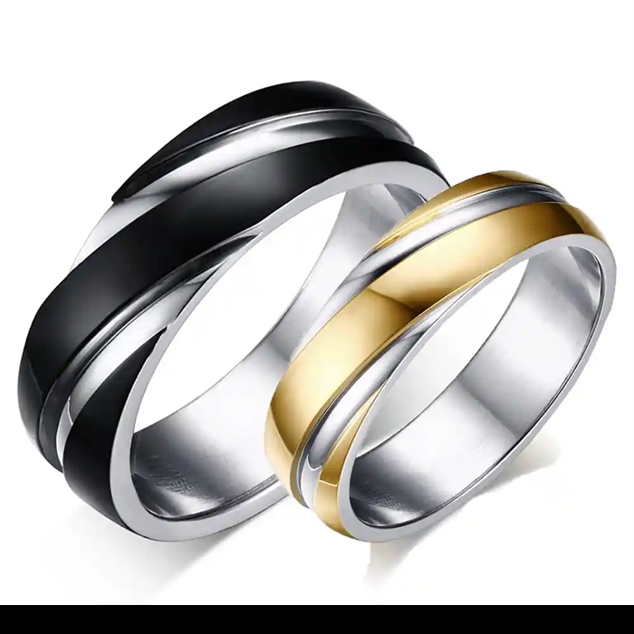 Stilfuld Forlovelsesring i Sort eller Guld i Rustfrit Stål