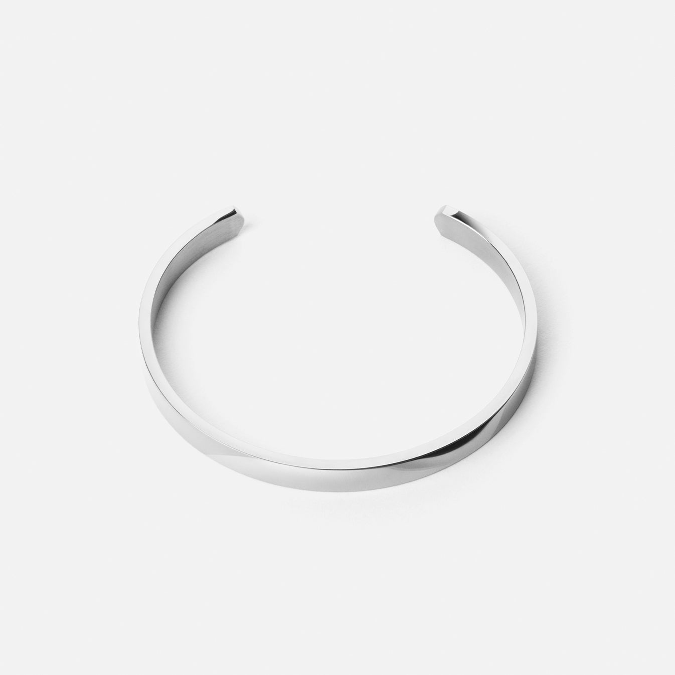 Basis Bangle i Sølvfarvet - Elegant Smykke fra Josephine Nord