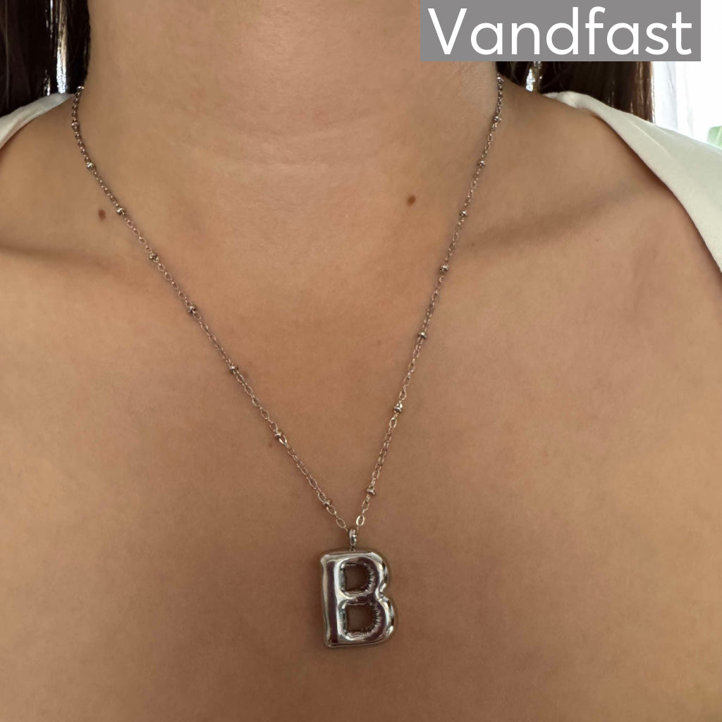 Annebrauner Ballon Bogstav Halskæde - Eksklusiv Smykkeæske