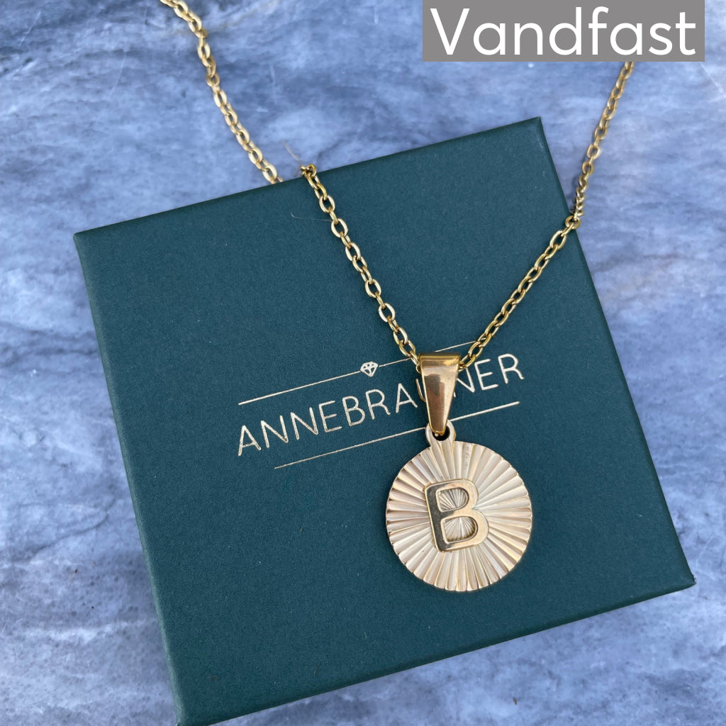 Annebrauner Sun Burst Bogstav Halskæde - 18k Guldbelagt