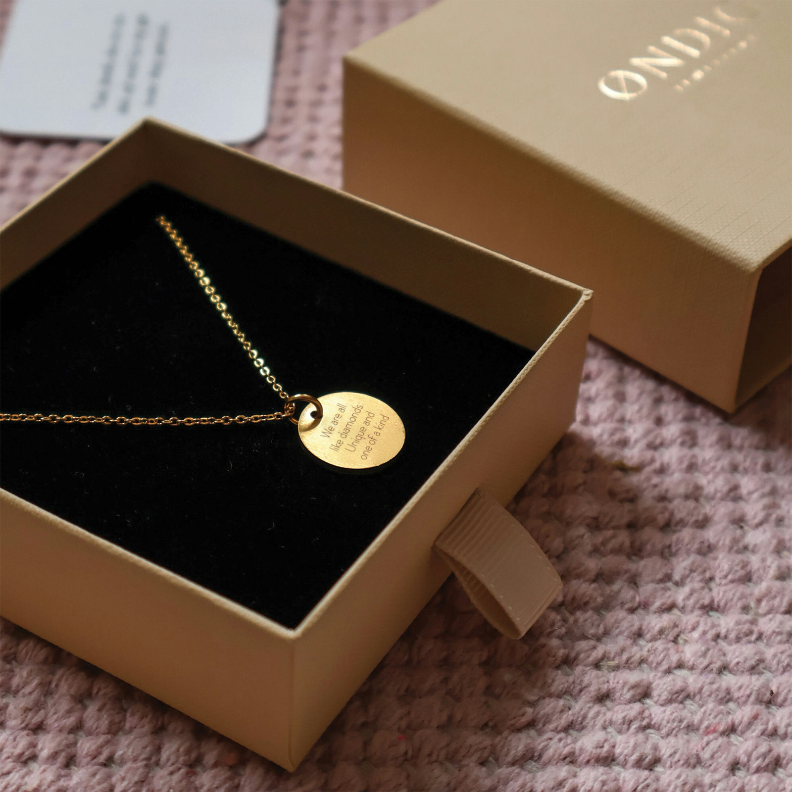 Vi Er Alle Som Diamanter: Unik Smykkeboks til Gave