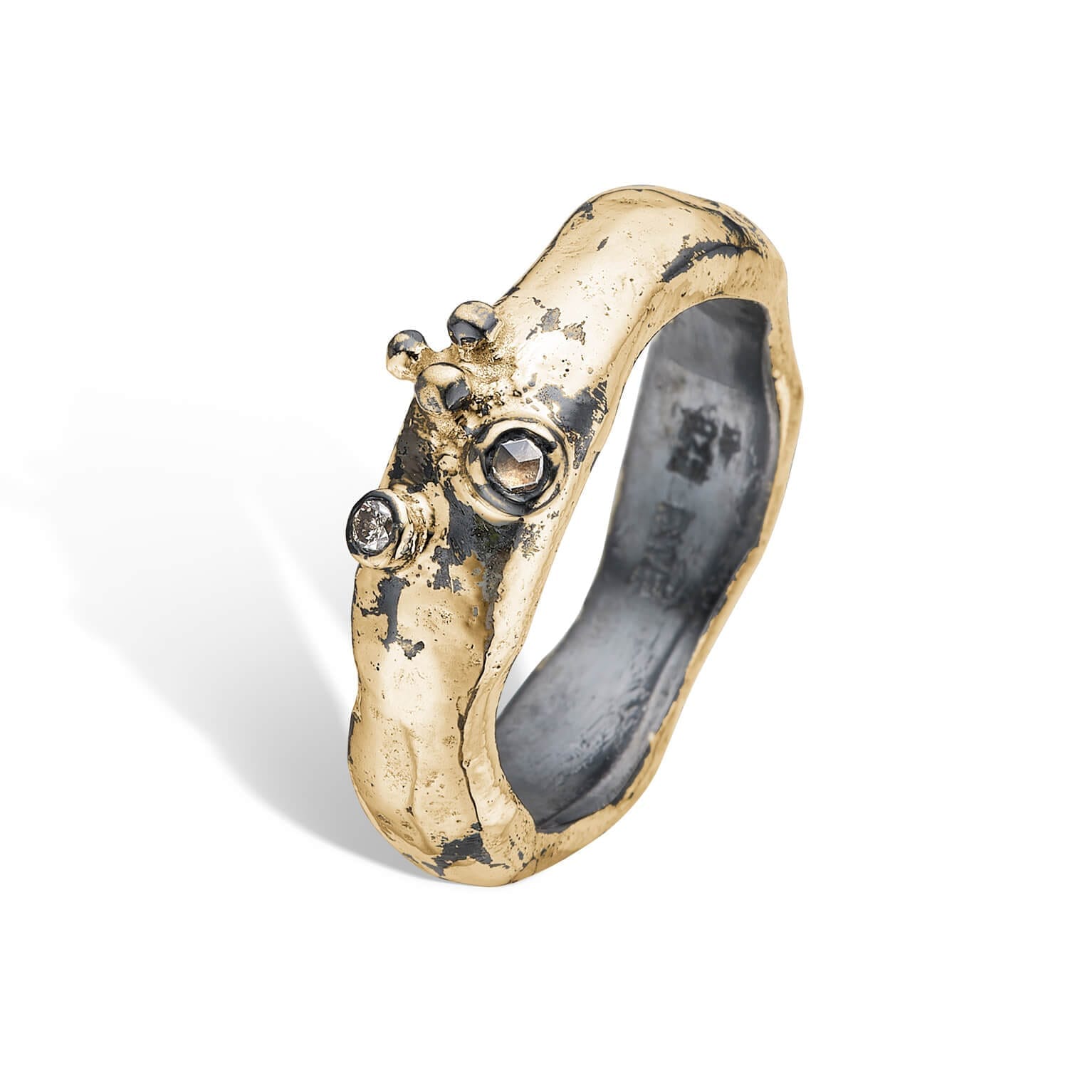 Ring Sacra Golden med diamanter - 52 fra Bybirdie.dk