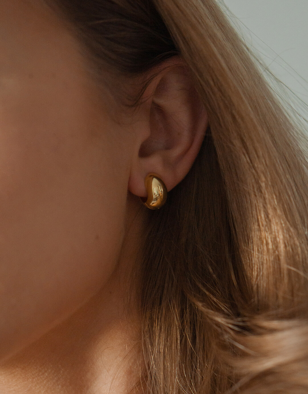 Mina - Guld Hoops