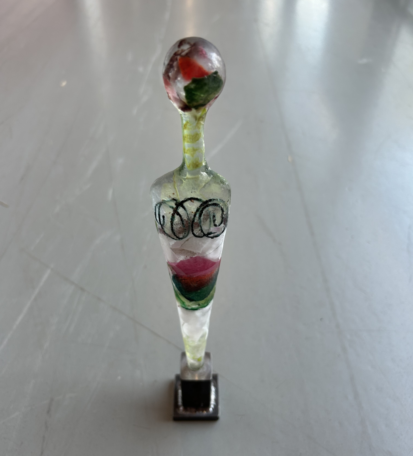 Glasskulptur På Fod  - Quotmenneskerquot -  1