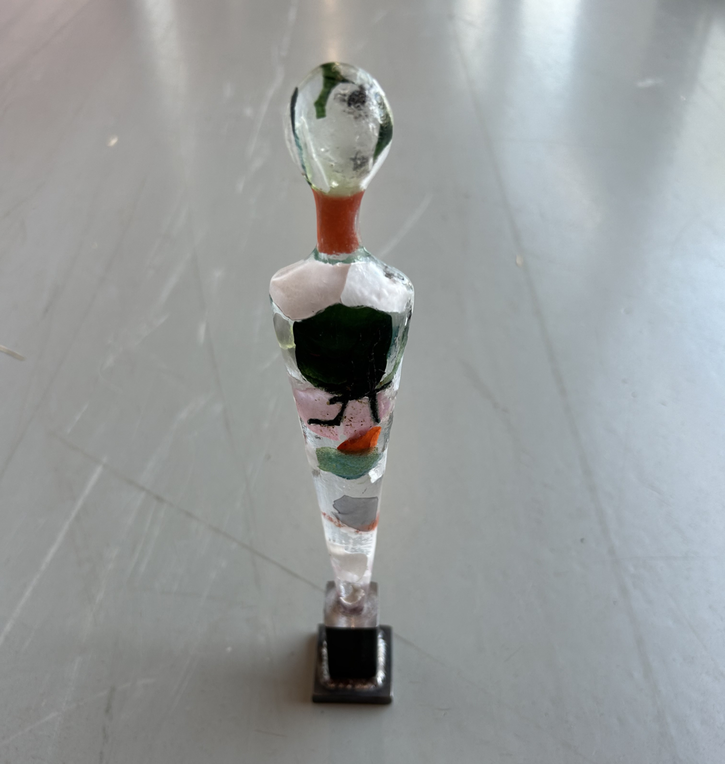 Glasskulptur På Fod  - Quotmenneskerquot -  2